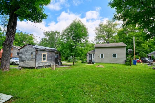 Cour - 4 Rue St-Charles, Sainte-Brigitte-De-Laval, QC - Outdoor