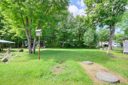 Cour - 4 Rue St-Charles, Sainte-Brigitte-De-Laval, QC - Outdoor