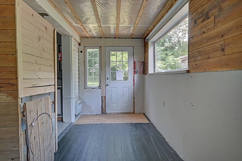 Hall d'entrée/Vestibule - 4 Rue St-Charles, Sainte-Brigitte-De-Laval, QC - Indoor Photo Showing Other Room