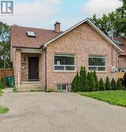 13 BROADVIEW AVENUE  Mississauga, ON L5H 2S8