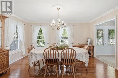 1 Meander Close, Hamilton, ON - Indoor Photo Showing Dining Room