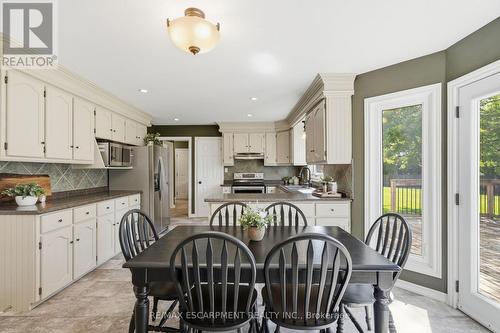 1 Meander Close, Hamilton, ON - Indoor Photo Showing Dining Room