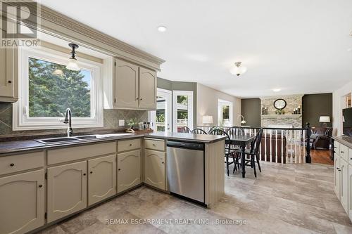1 Meander Close, Hamilton, ON - Indoor Photo Showing Kitchen With Double Sink