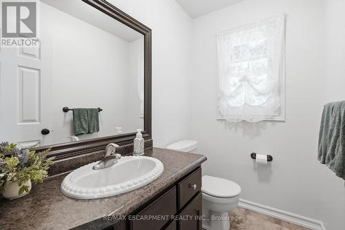 1 Meander Close, Hamilton, ON - Indoor Photo Showing Bathroom