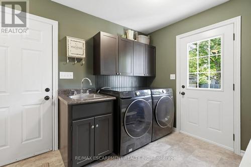 1 Meander Close, Hamilton, ON - Indoor Photo Showing Laundry Room