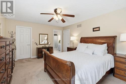 1 Meander Close, Hamilton, ON - Indoor Photo Showing Bedroom
