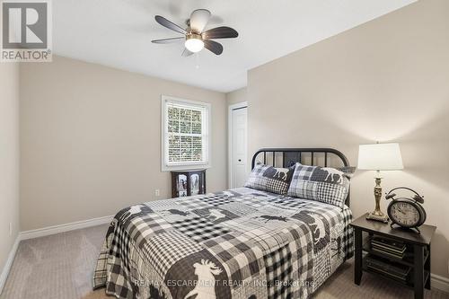 1 Meander Close, Hamilton, ON - Indoor Photo Showing Bedroom