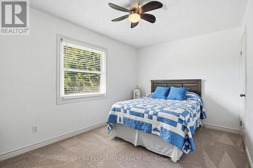 1 Meander Close, Hamilton, ON - Indoor Photo Showing Bedroom