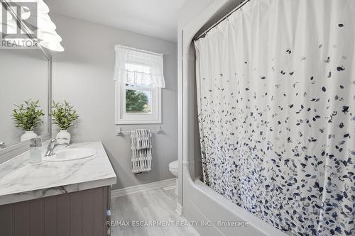 1 Meander Close, Hamilton, ON - Indoor Photo Showing Other Room