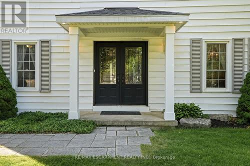 1 Meander Close, Hamilton, ON - Outdoor