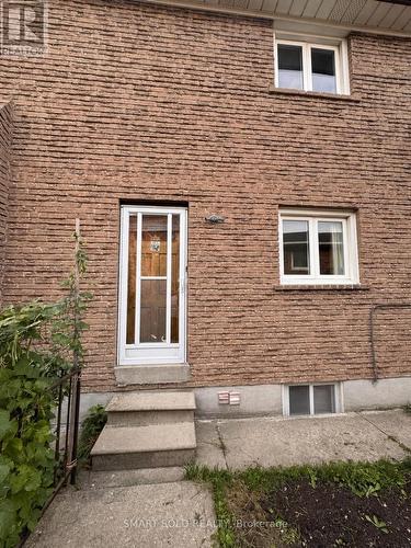 243 SHAWNEE CIRCLE , Toronto, Ontario M2H 2Y3 2