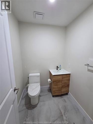 411 CLINTON STREET , Windsor, Ontario N8X 1A7 4