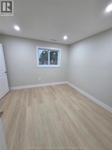 411 CLINTON STREET , Windsor, Ontario N8X 1A7 5
