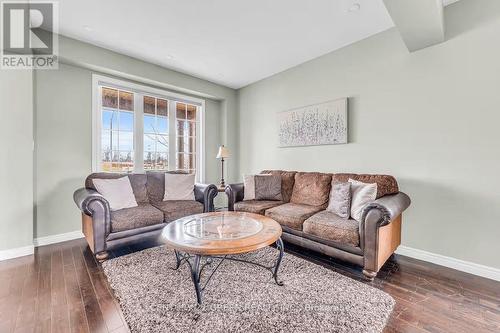 5 Sunset Way, Thorold, ON - Indoor Photo Showing Living Room