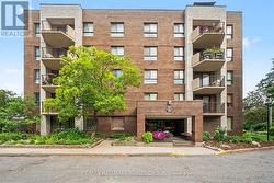 302 - 2850 CARLING AVENUE  Ottawa, ON K2B 8M4