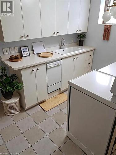 726 WEST 5TH Street Unit# 2 - Lower , Hamilton, Ontario L9C 3R4 2