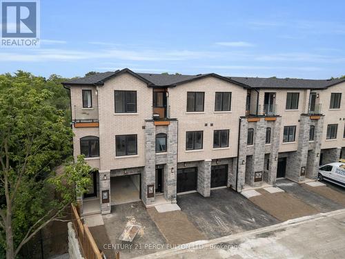 8 - 6636 CLOCK COURT  Mississauga, ON L5W 1N2
