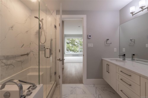 #302-2526 Bevan Ave, Sidney, BC - Indoor Photo Showing Bathroom