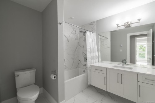 #302-2526 Bevan Ave, Sidney, BC - Indoor Photo Showing Bathroom