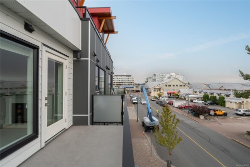 #302-2526 Bevan Ave, Sidney, BC - Outdoor