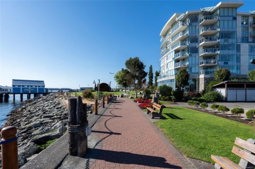 #302-2526 Bevan Ave, Sidney, BC - Outdoor