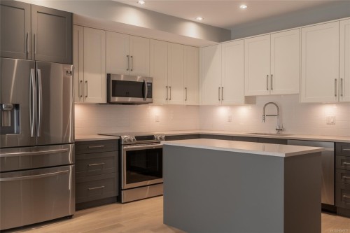 #302-2526 Bevan Ave, Sidney, BC - Indoor Photo Showing Kitchen With Stainless Steel Kitchen With Upgraded Kitchen