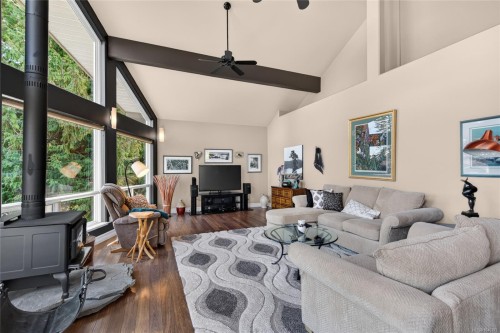 4594 Maple Guard Dr, Bowser, BC 