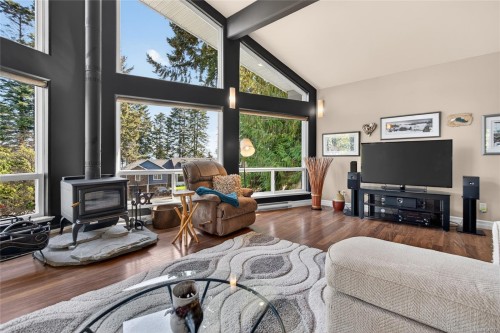 4594 Maple Guard Dr, Bowser, BC 
