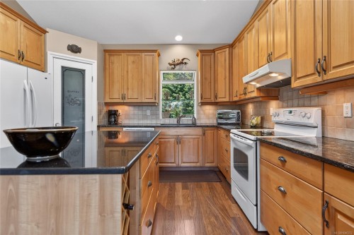 4594 Maple Guard Dr, Bowser, BC 
