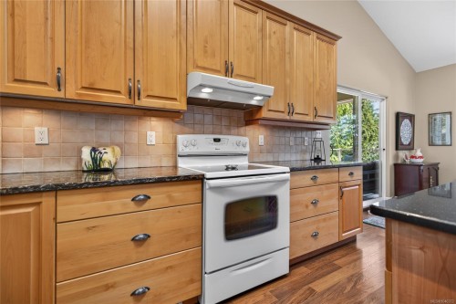 4594 Maple Guard Dr, Bowser, BC 