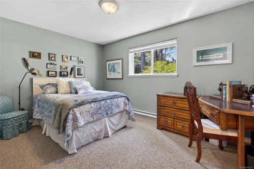 4594 Maple Guard Dr, Bowser, BC 