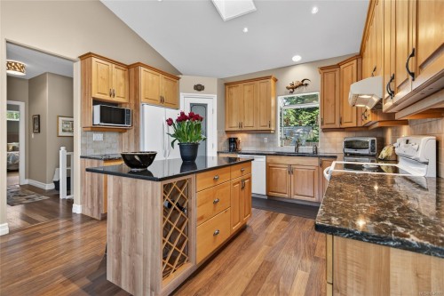 4594 Maple Guard Dr, Bowser, BC 