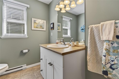 4594 Maple Guard Dr, Bowser, BC 