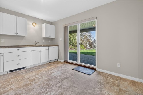 4594 Maple Guard Dr, Bowser, BC 