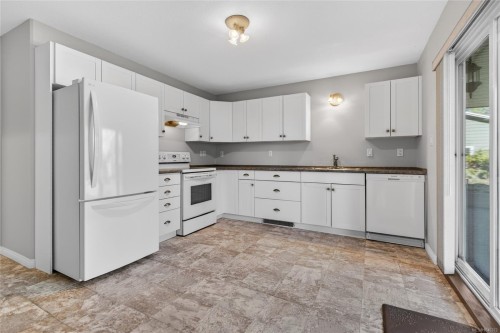 4594 Maple Guard Dr, Bowser, BC 
