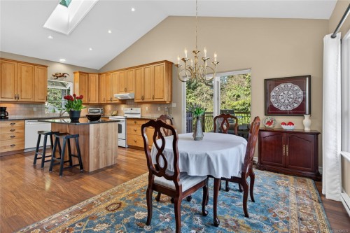 4594 Maple Guard Dr, Bowser, BC 