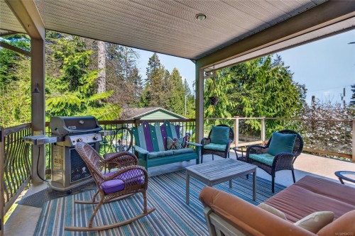 4594 Maple Guard Dr, Bowser, BC 