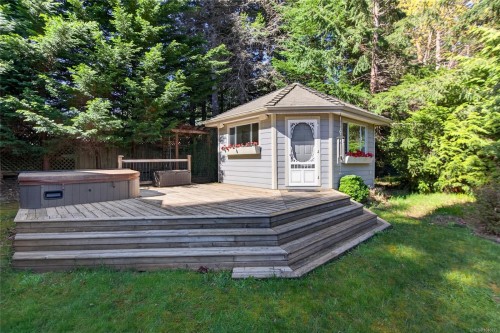 4594 Maple Guard Dr, Bowser, BC 