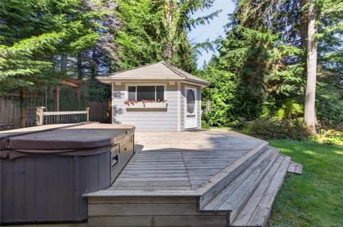 4594 Maple Guard Dr, Bowser, BC 