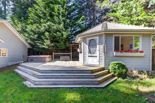 4594 Maple Guard Dr, Bowser, BC 