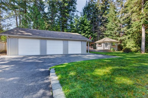 4594 Maple Guard Dr, Bowser, BC 