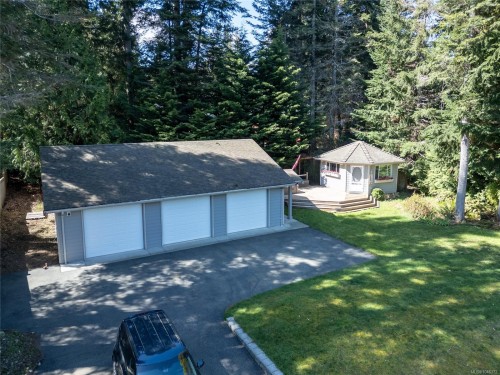 4594 Maple Guard Dr, Bowser, BC 