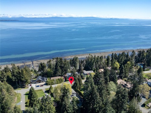 4594 Maple Guard Dr, Bowser, BC 