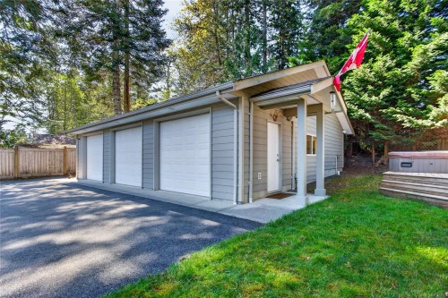 4594 Maple Guard Dr, Bowser, BC 