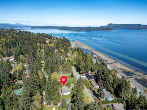 4594 Maple Guard Dr, Bowser, BC 