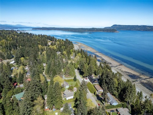 4594 Maple Guard Dr, Bowser, BC 