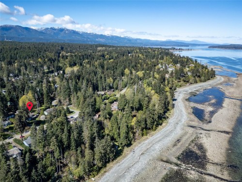 4594 Maple Guard Dr, Bowser, BC 