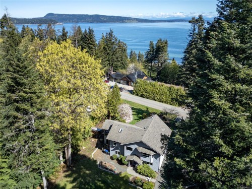 4594 Maple Guard Dr, Bowser, BC 