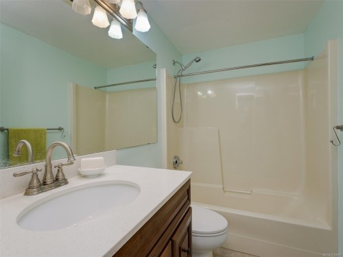 #208-9882 Fifth St, Sidney, BC - Indoor Photo Showing Bathroom