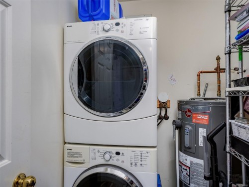 #208-9882 Fifth St, Sidney, BC - Indoor Photo Showing Laundry Room